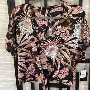 NWT midnight Bakery satin floral Thai front top low V-neck size small